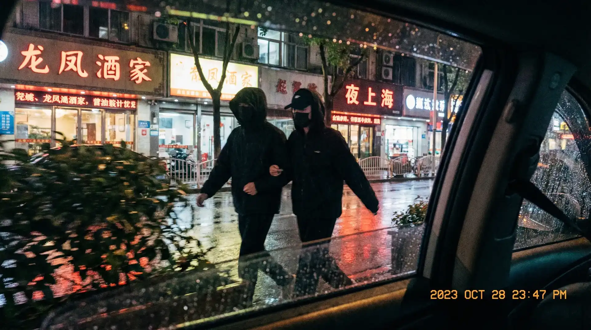 《每日吃瓜》每日吃瓜最新更新_全网独家每日吃瓜大全 - 顶流明星深夜密会现场抓拍照片
